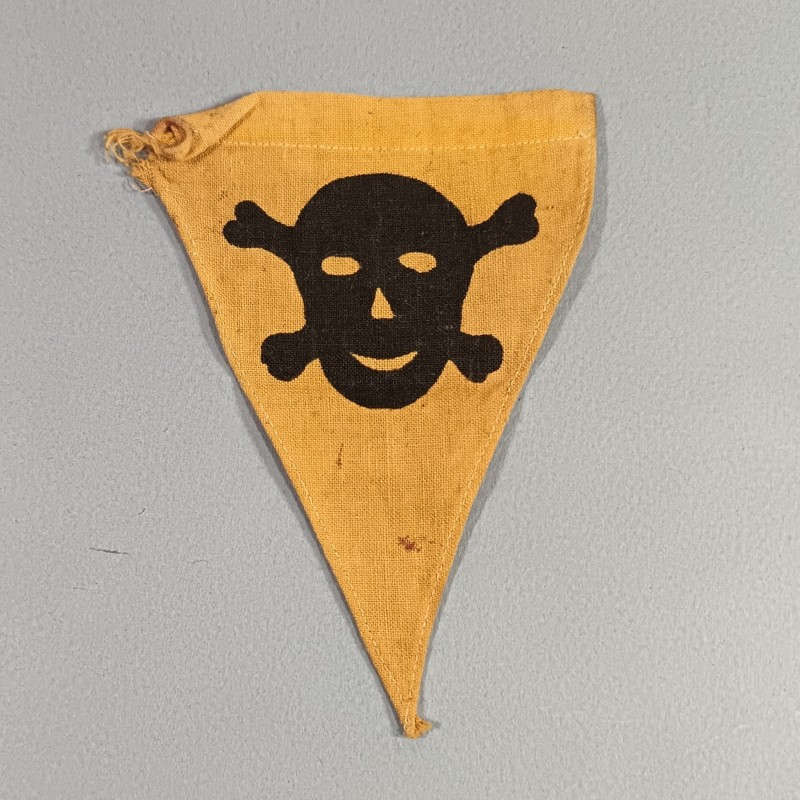PETIT DRAPEAU ALLEMAND SIGNALEMENT DE MINES OU TERRAIN MINE SECONDE GUERRE